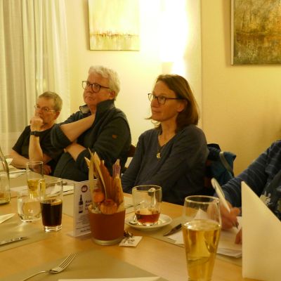 P10-alle sind ganz Ohr